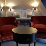 Hotel Le Trophée By M