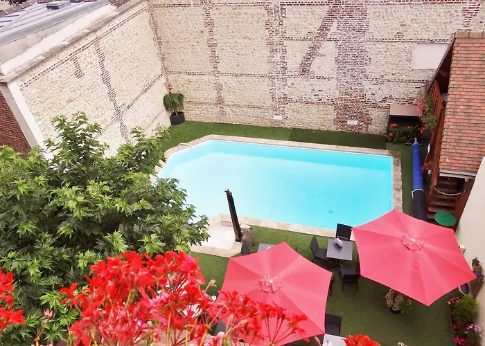 Hotel Le Trophée By M