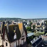 Отель Le Trophee Boutique Spa- La Loggia Довиль