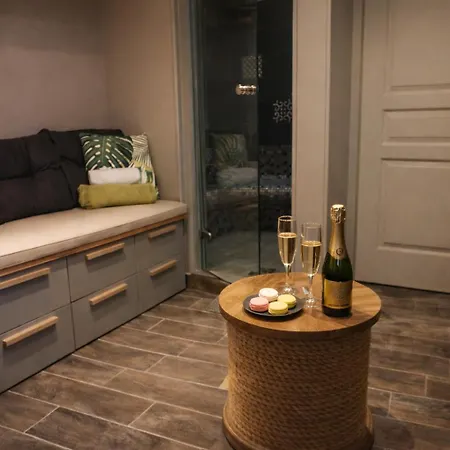 Le Trophee Boutique Spa- La Loggia 多维尔