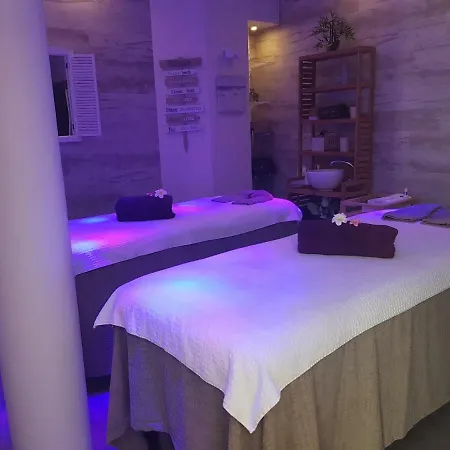 Le Trophee Boutique Spa- La Loggia Hotel